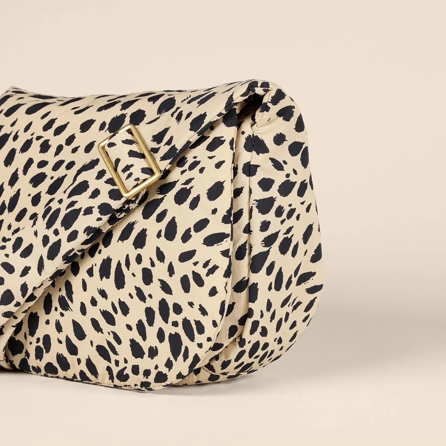 Amazon Essentials Women's Nylon Flap Bag