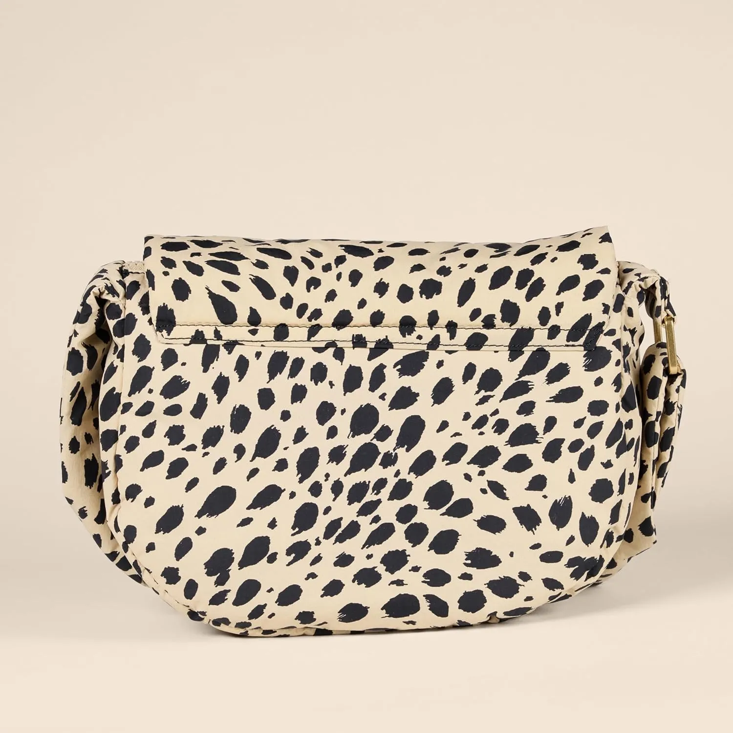 Amazon Essentials Women's Nylon Flap Bag