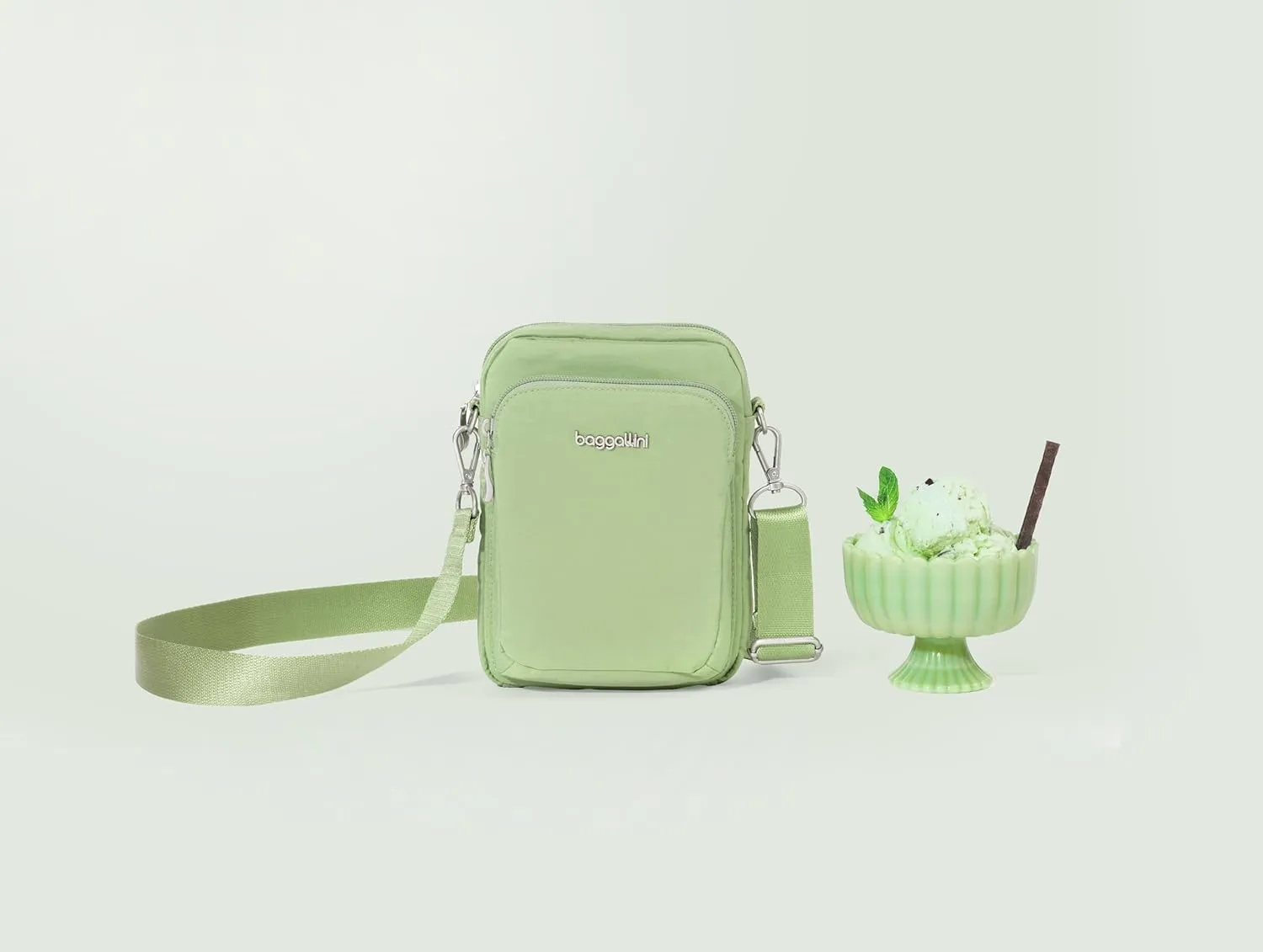 Baggallini Modern Everywhere Explorer Crossbody