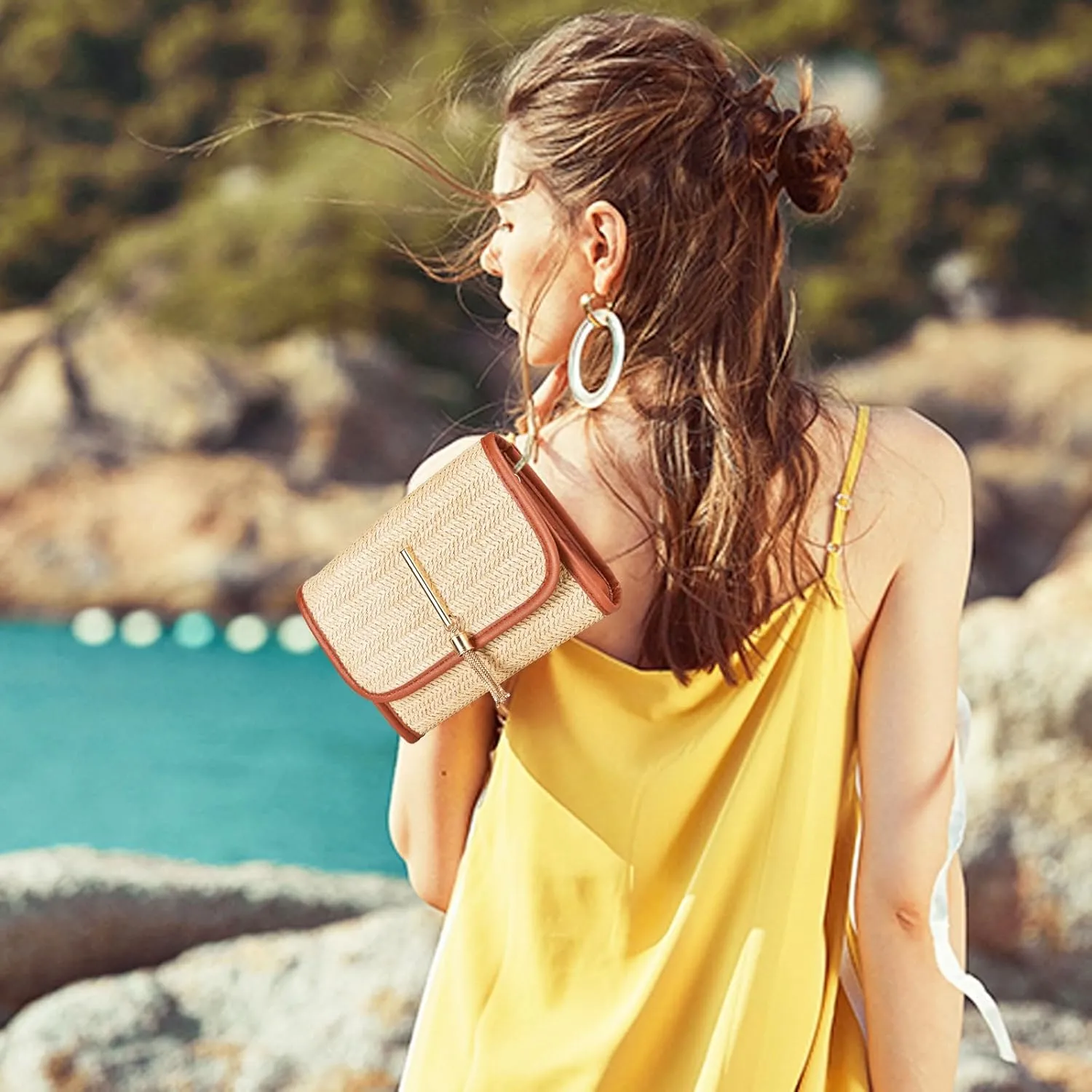 CHARMORE Crossbody Bag for Women Small Straw Beach Shoulder Bag Stylish Woven Bags Travel Handbags