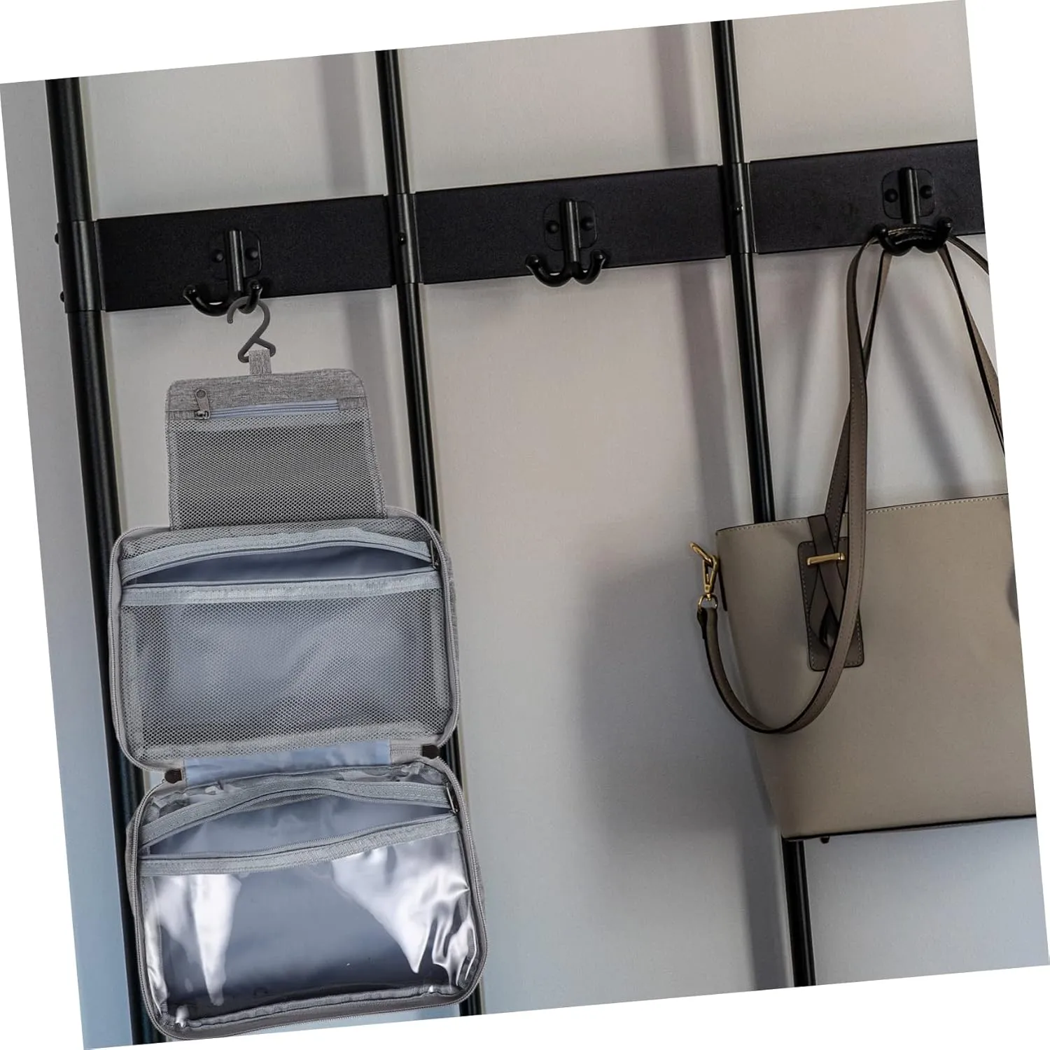 Convenient Makeup Bag Travel Cosmetic Bag Zipper Bag Stylish Hanging Pouch for Men Sturdy Polyester