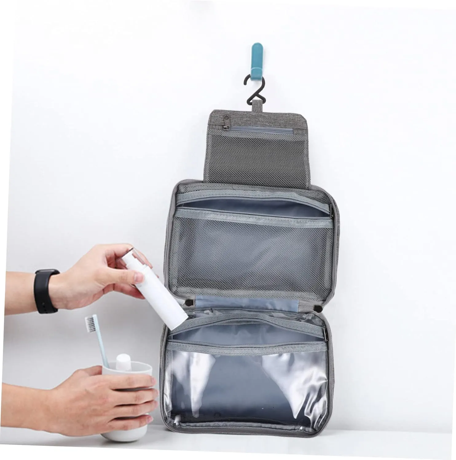 Convenient Makeup Bag Travel Cosmetic Bag Zipper Bag Stylish Hanging Pouch for Men Sturdy Polyester