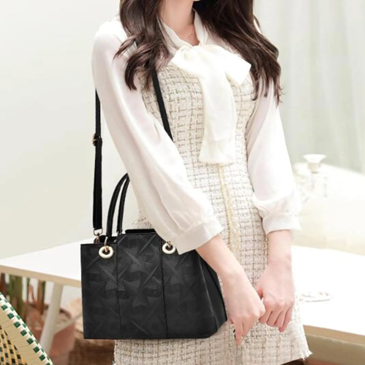 Crossbody Crescent Bags for Women Trendy Designer Shoulder Bags Women's Carry Options for Work and Daily Use(Black)