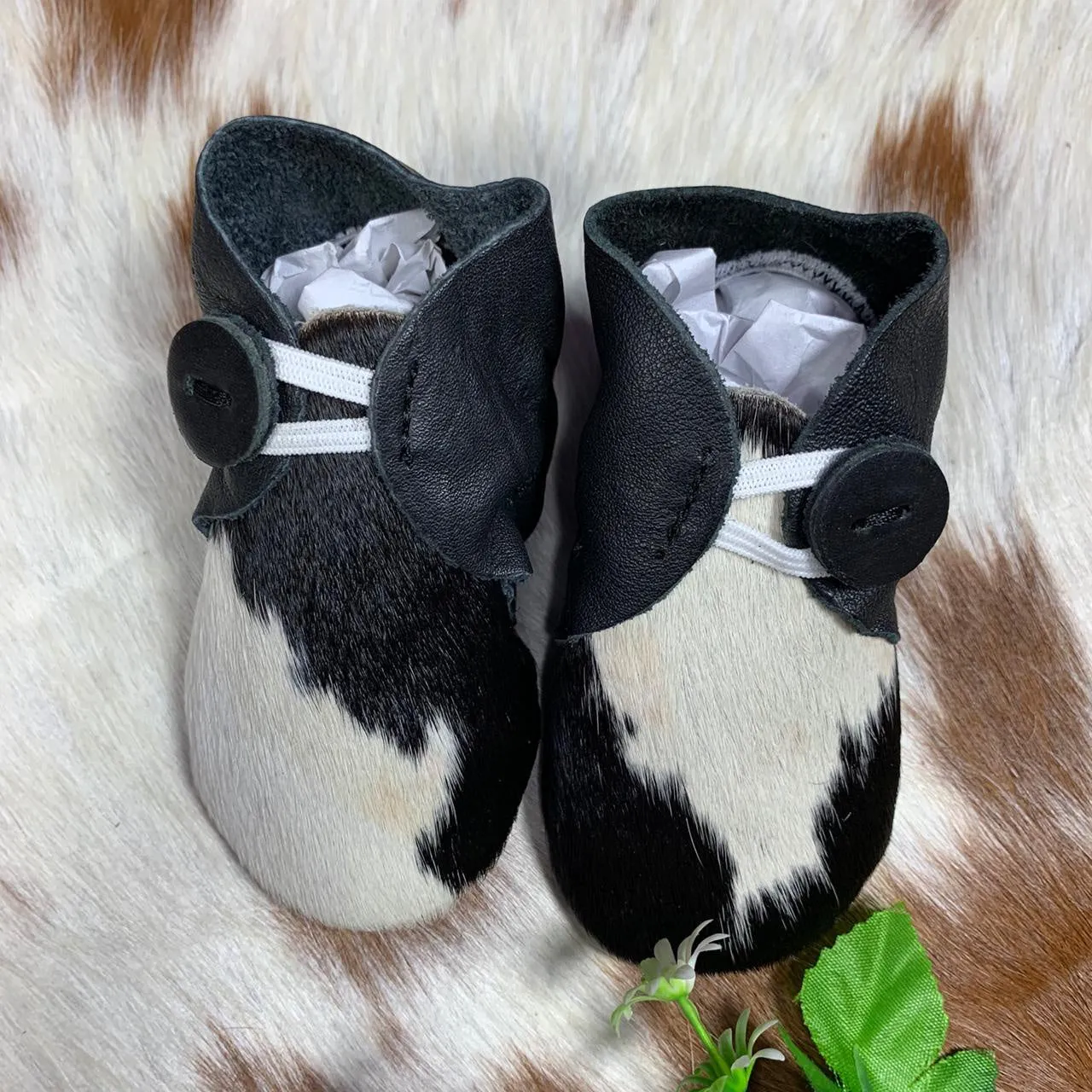 The Design Edge Baby Booties Black & White Hairon