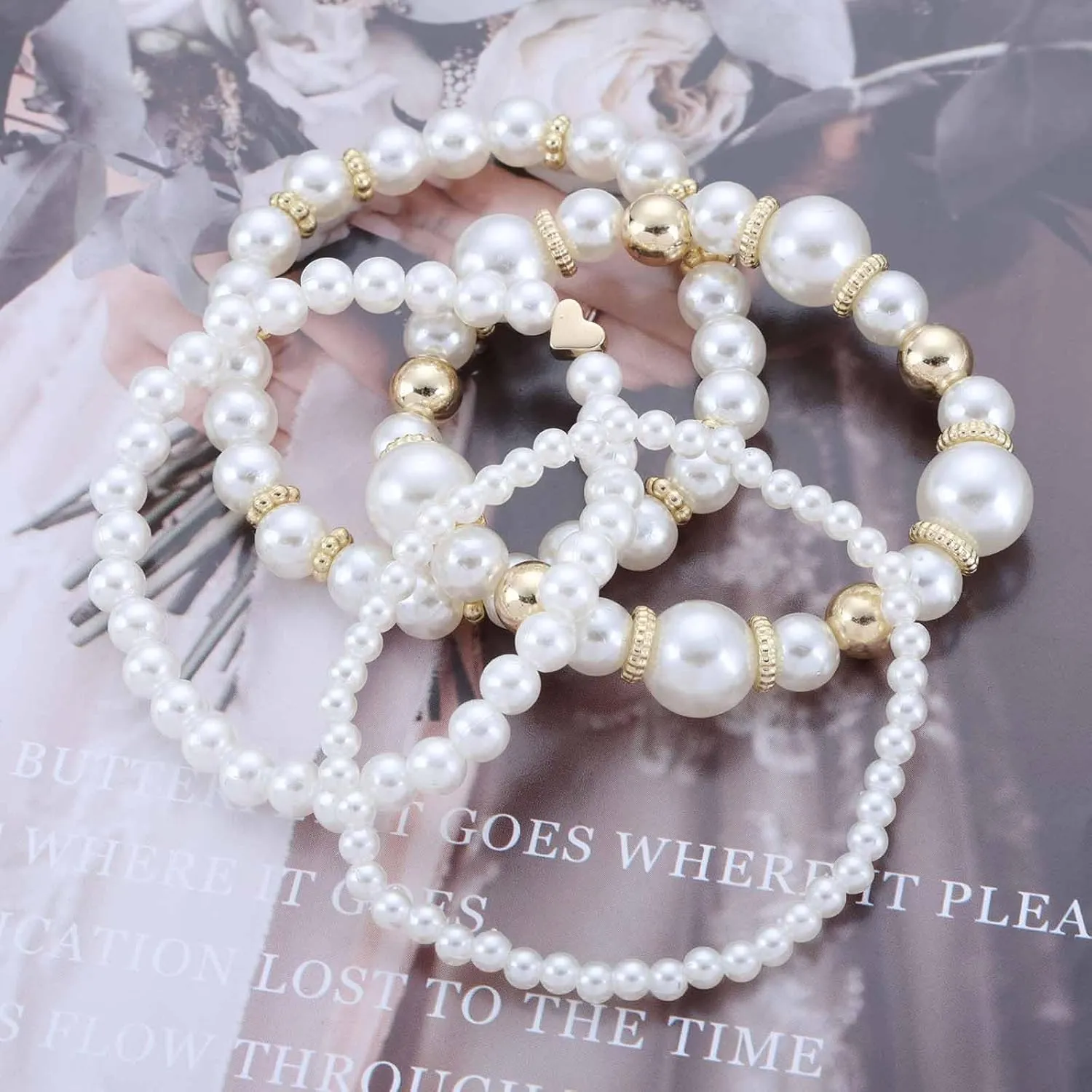 Vintage Layered Pearl Bracelet Gold Pearl Chain Bracelet Pearls Bangle Bracelets Elastic Heart Bracelets Pearls Hand Chain Jewelry for Women