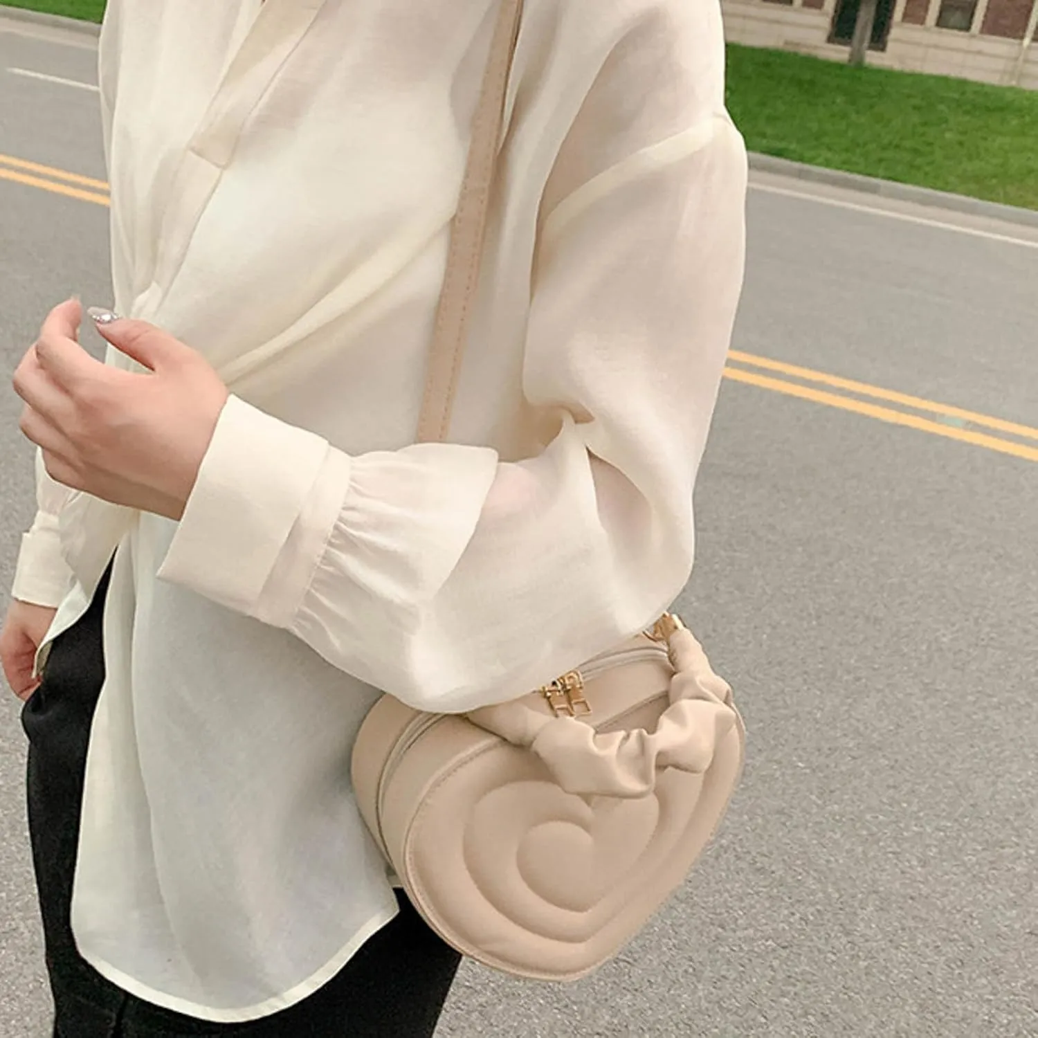 Women Shoulder Bags Fashion New Pattern Love Shaped Cute Casual Daily Carrying Bag over Shoulder Bag (Khaki, One Size)